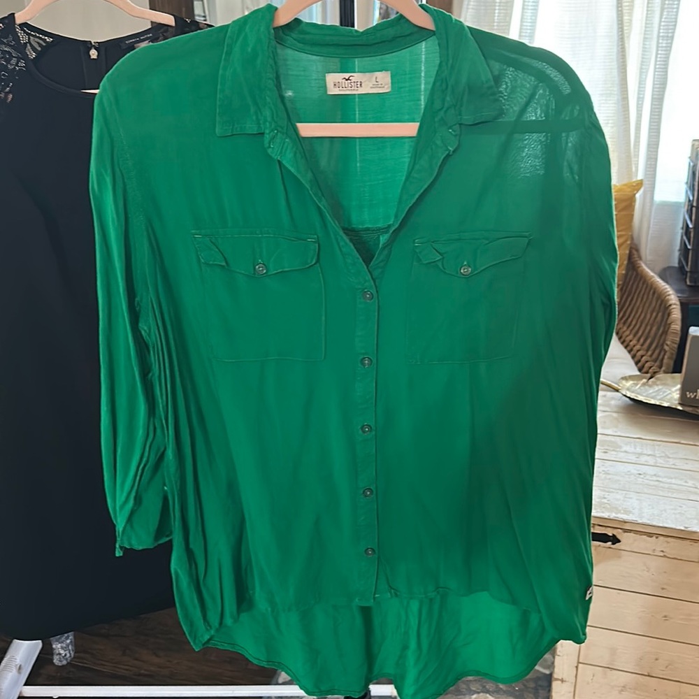 Large Hollister button top GUC